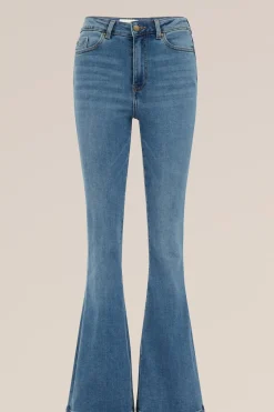 wide flared jeans met stretch