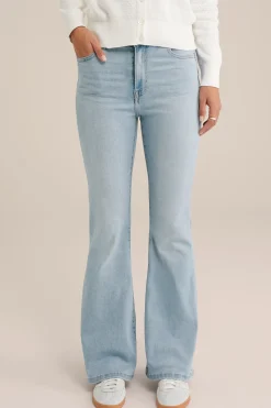 wide flared jeans met stretch